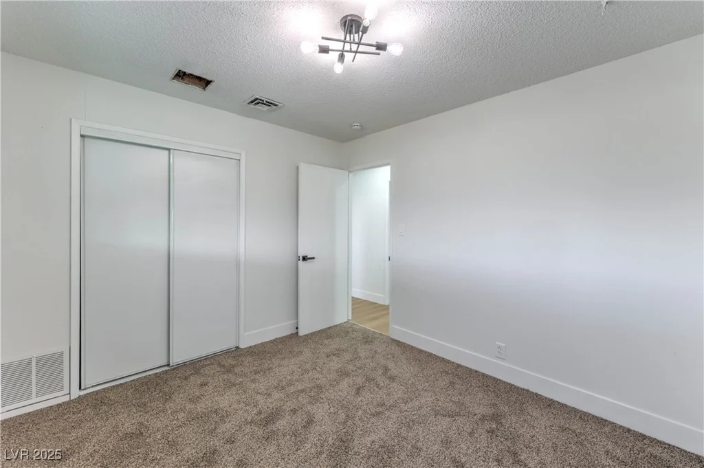 109 Hyacinth, Las Vegas, NV 89107