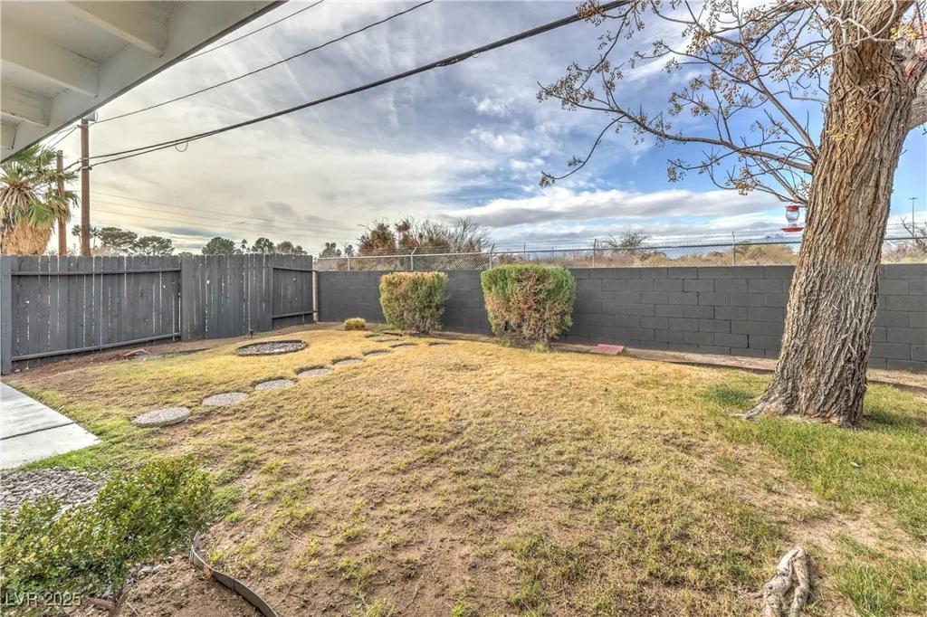 109 Hyacinth, Las Vegas, NV 89107