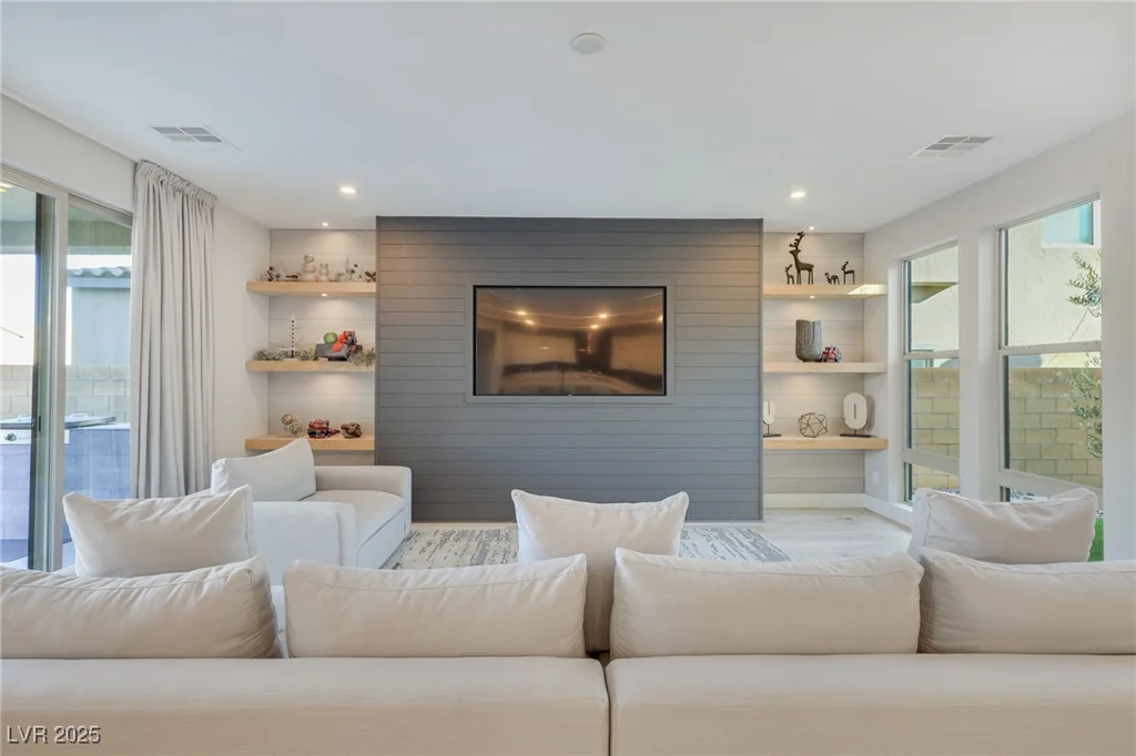10280 Midnight Meteor, Las Vegas, NV 89166