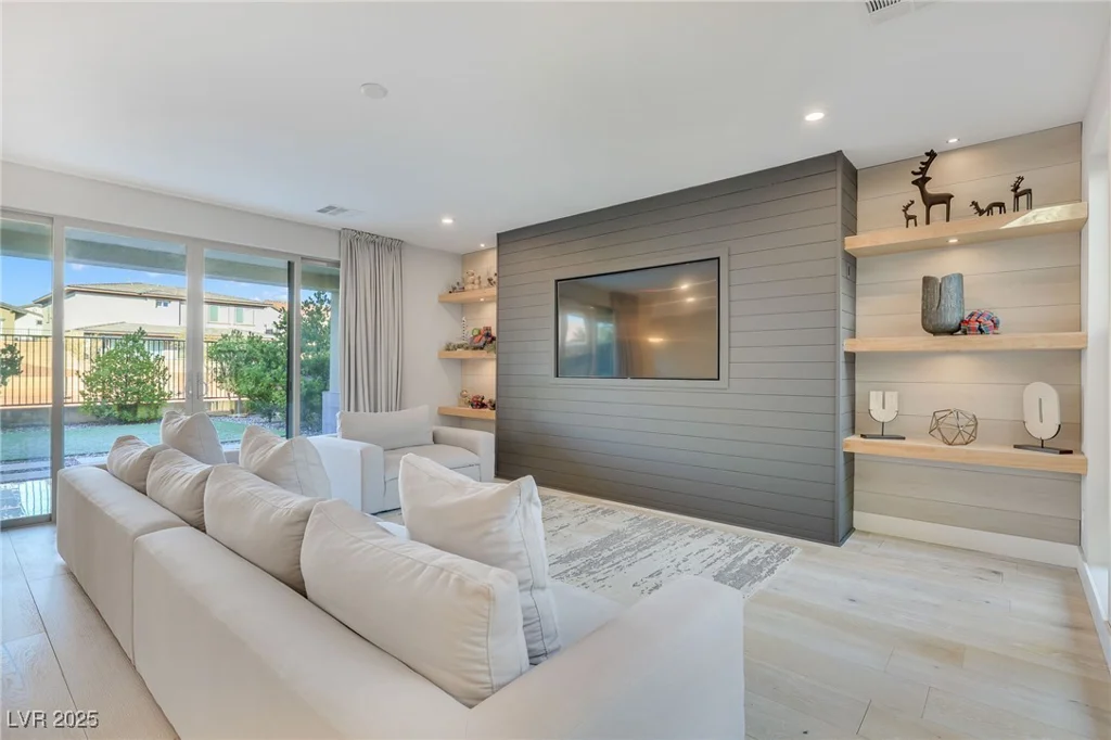 10280 Midnight Meteor, Las Vegas, NV 89166