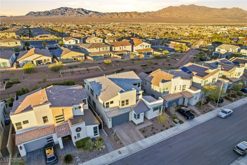 10280 Midnight Meteor, Las Vegas, NV 89166
