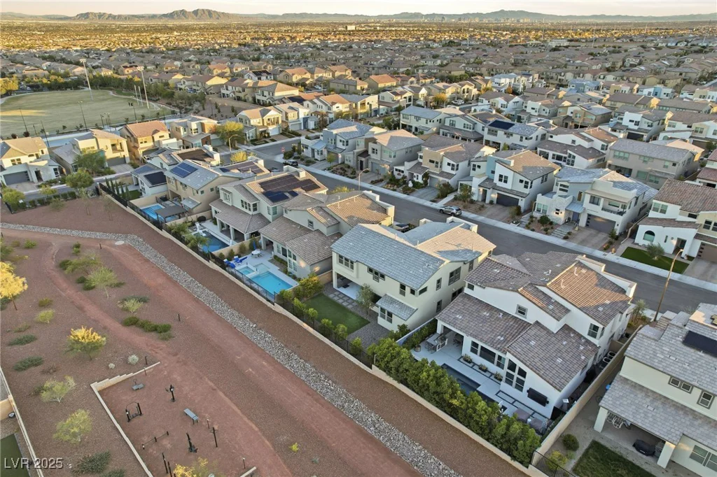 10280 Midnight Meteor, Las Vegas, NV 89166