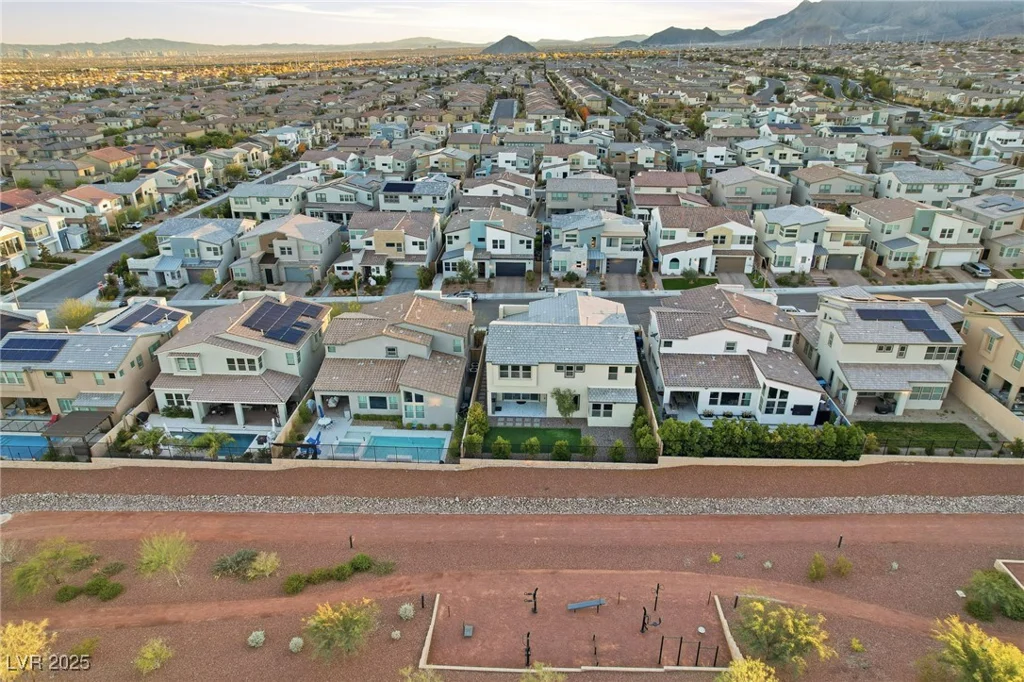 10280 Midnight Meteor, Las Vegas, NV 89166