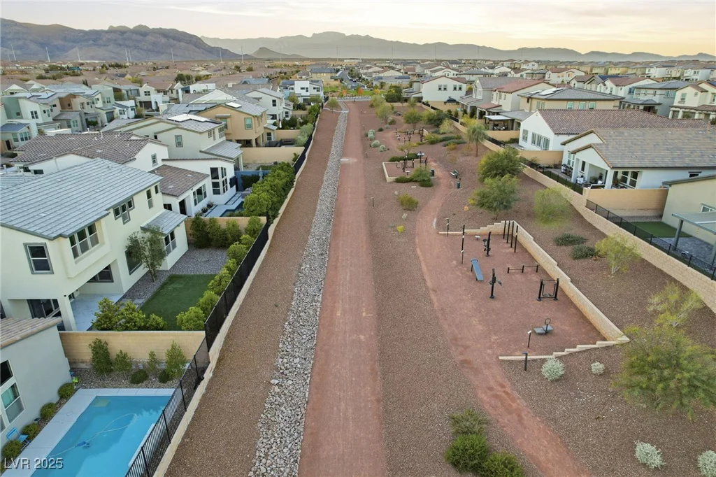 10280 Midnight Meteor, Las Vegas, NV 89166