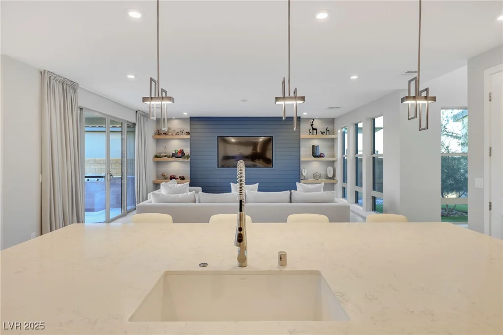 10280 Midnight Meteor, Las Vegas, NV 89166