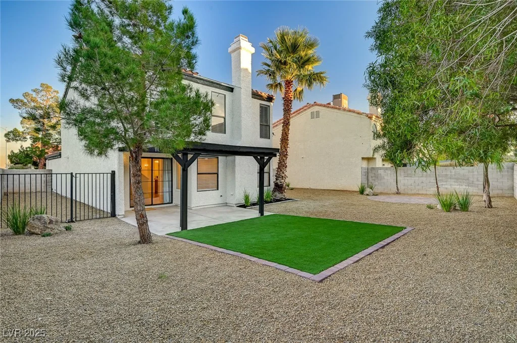 3948 Cobble Creek, Las Vegas, NV 89108
