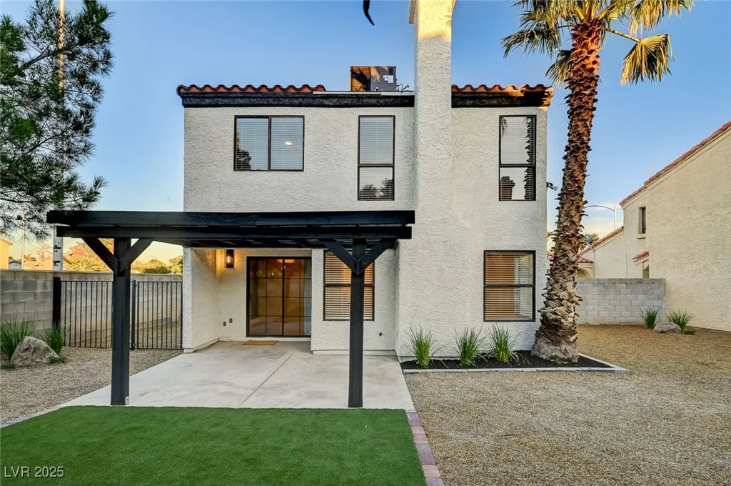 3948 Cobble Creek, Las Vegas, NV 89108