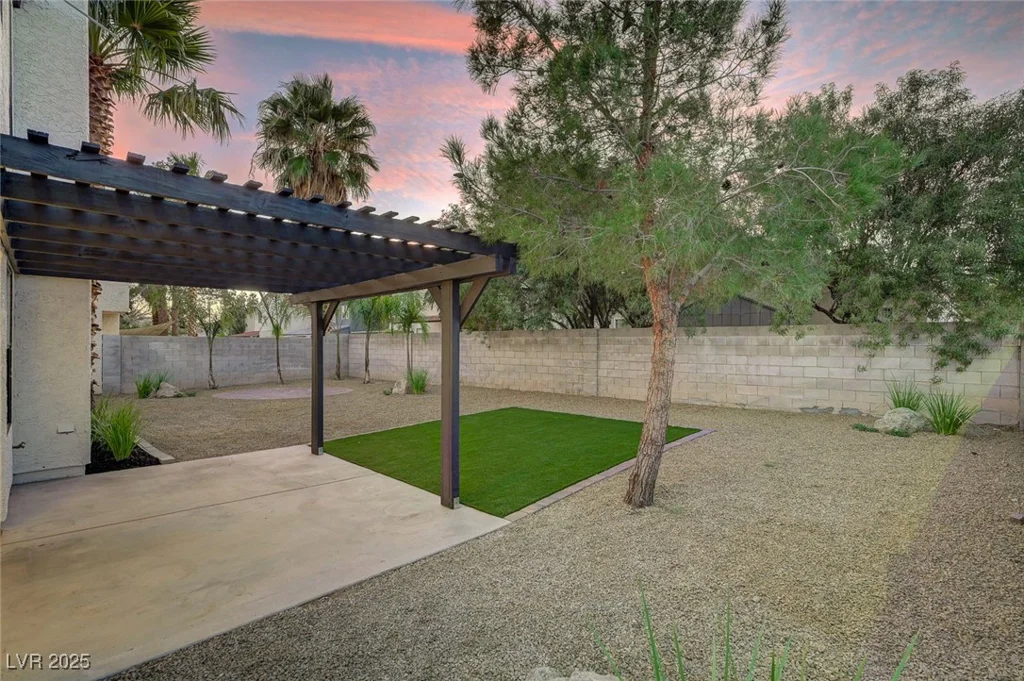 3948 Cobble Creek, Las Vegas, NV 89108
