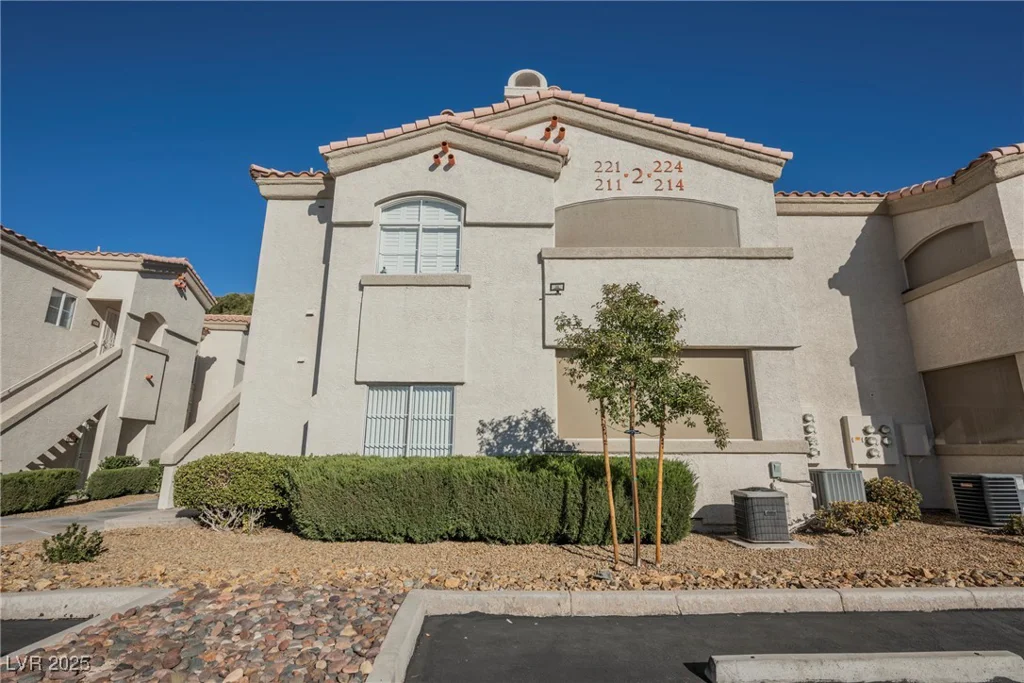 6480 Annie Oakley, Las Vegas, NV 89120
