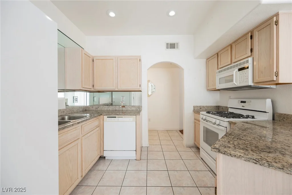 6480 Annie Oakley, Las Vegas, NV 89120