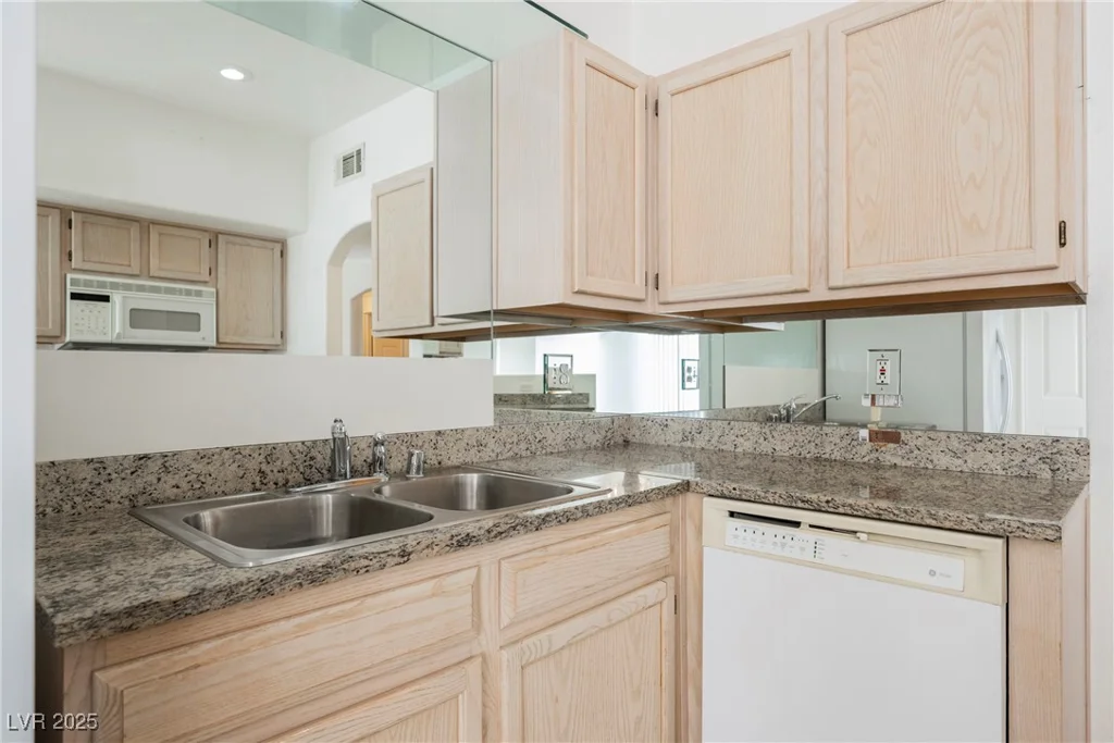 6480 Annie Oakley, Las Vegas, NV 89120