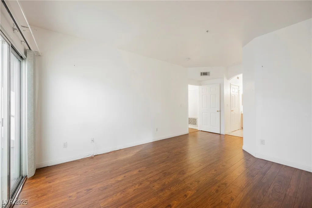 6480 Annie Oakley, Las Vegas, NV 89120