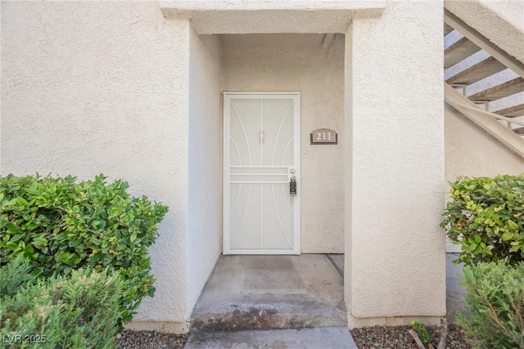 6480 Annie Oakley, Las Vegas, NV 89120