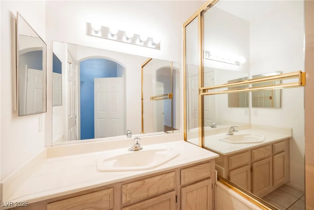 6480 Annie Oakley, Las Vegas, NV 89120
