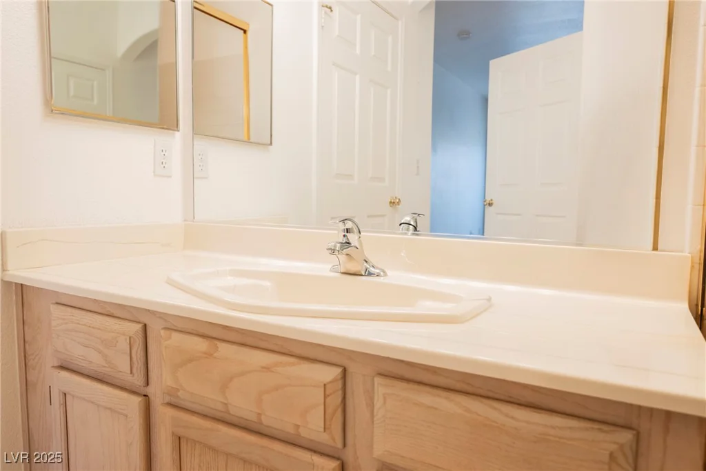 6480 Annie Oakley, Las Vegas, NV 89120
