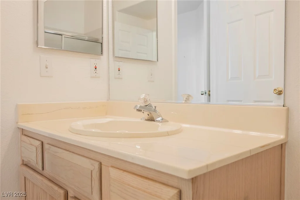 6480 Annie Oakley, Las Vegas, NV 89120