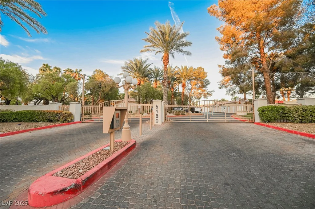 6480 Annie Oakley, Las Vegas, NV 89120