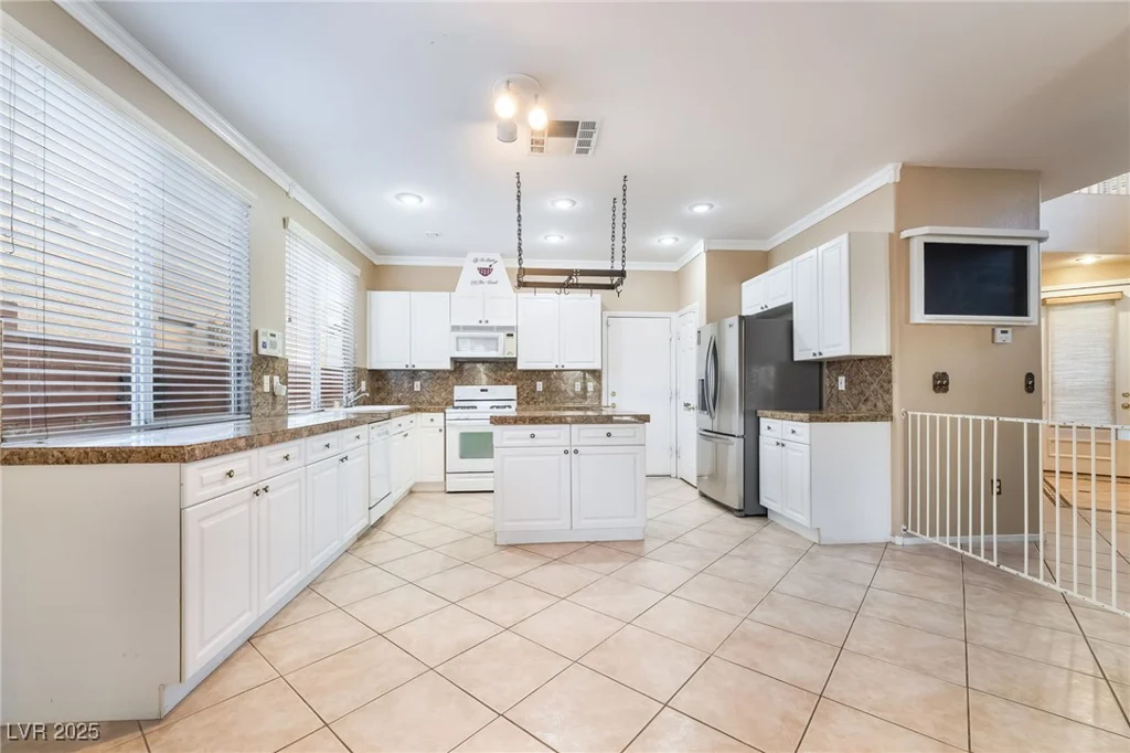 894 Sir Winston, Henderson, NV 89052