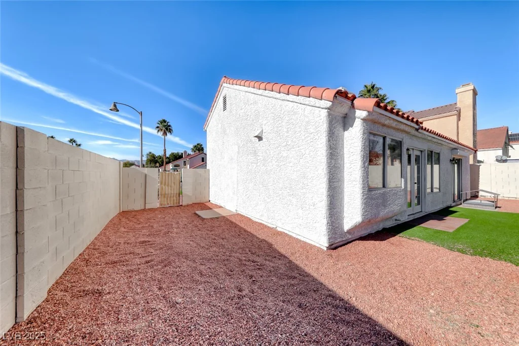 3220 Beacon Shores, Las Vegas, NV 89117