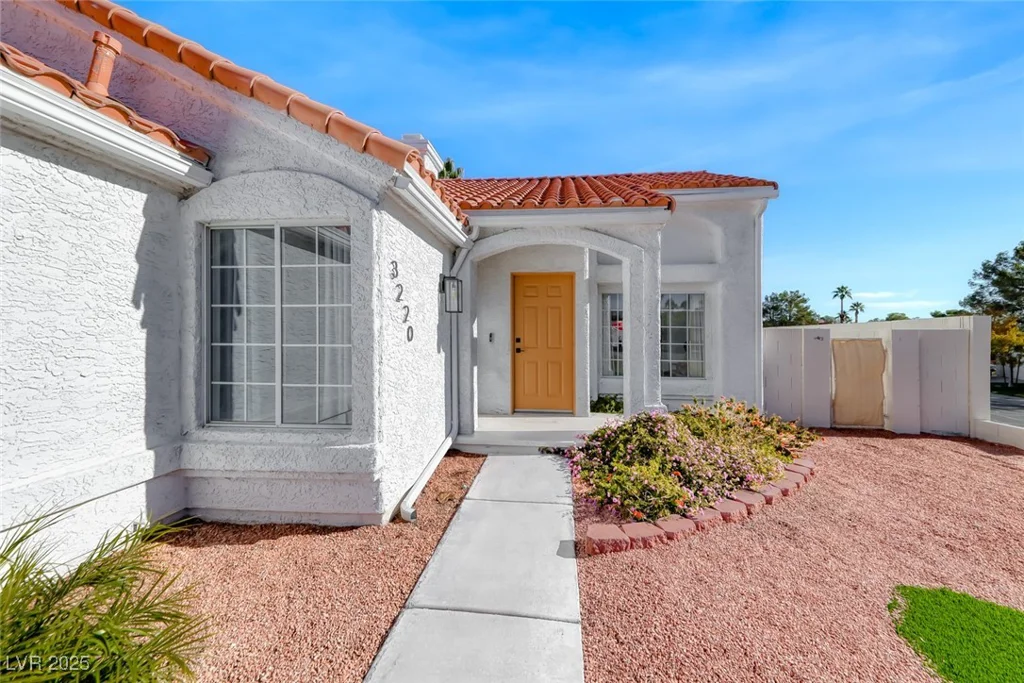 3220 Beacon Shores, Las Vegas, NV 89117