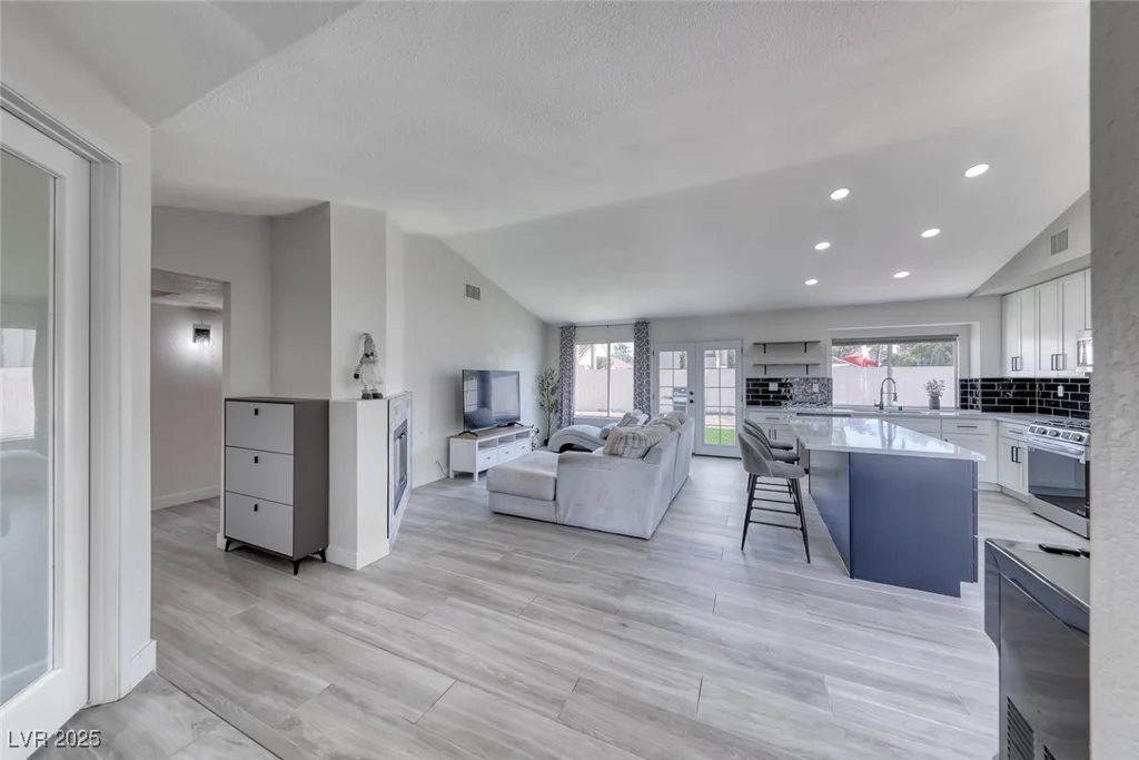 3220 Beacon Shores, Las Vegas, NV 89117