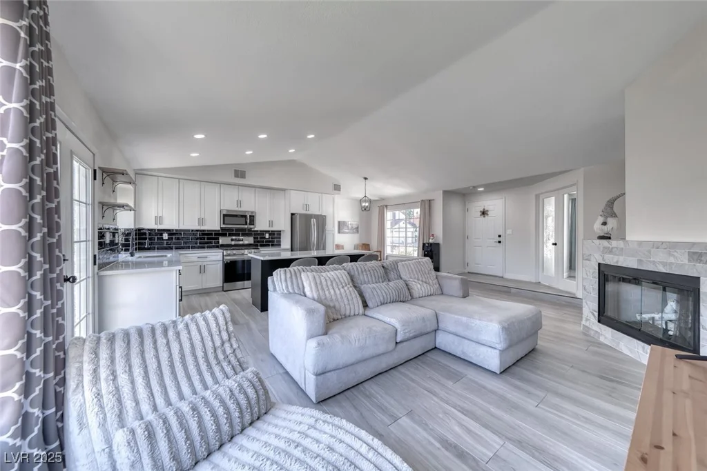 3220 Beacon Shores, Las Vegas, NV 89117