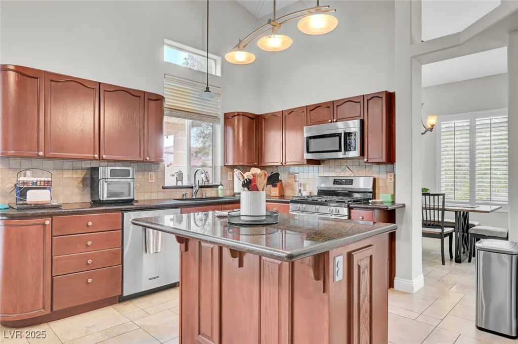 8809 Las Olivas, Las Vegas, NV 89147