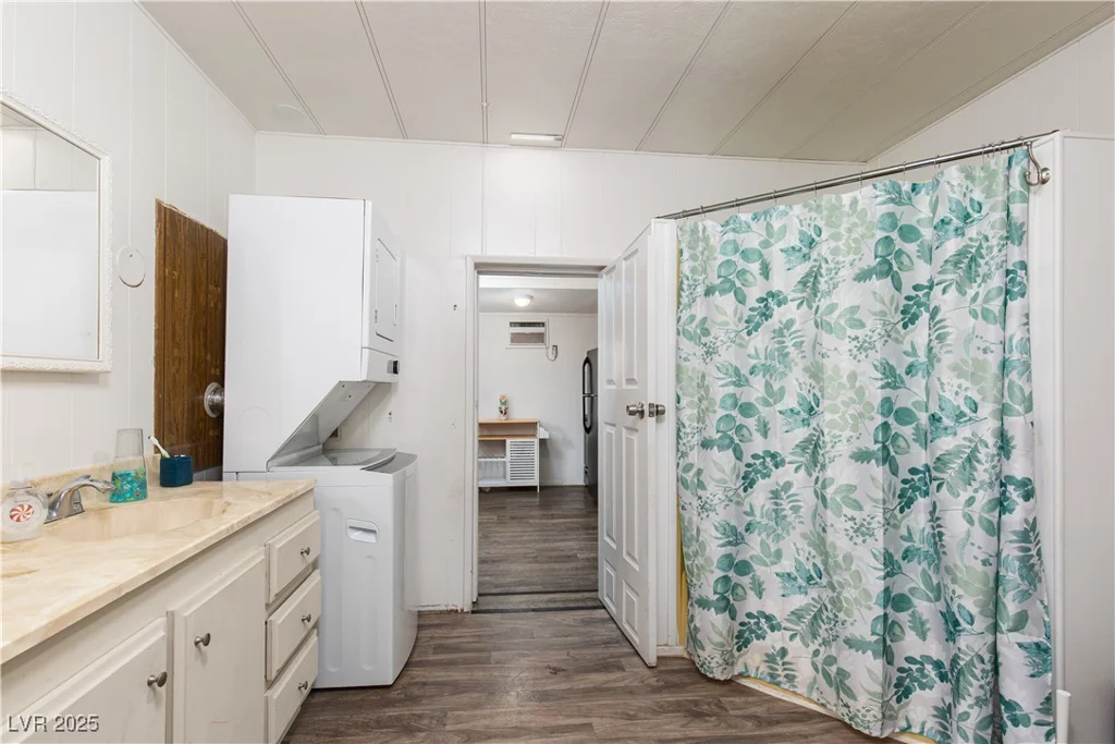 330 Sir Richard East, Las Vegas, NV 89110