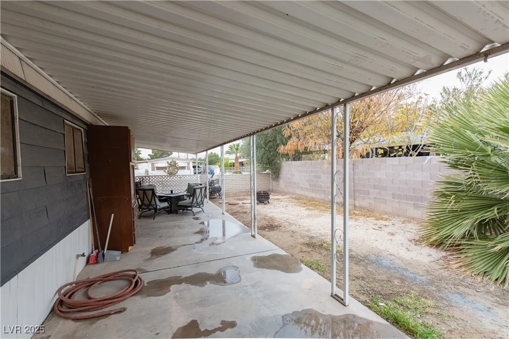 330 Sir Richard East, Las Vegas, NV 89110