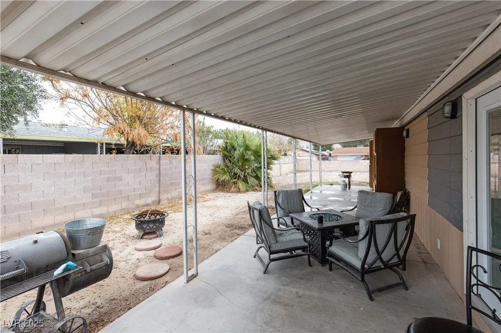 330 Sir Richard East, Las Vegas, NV 89110