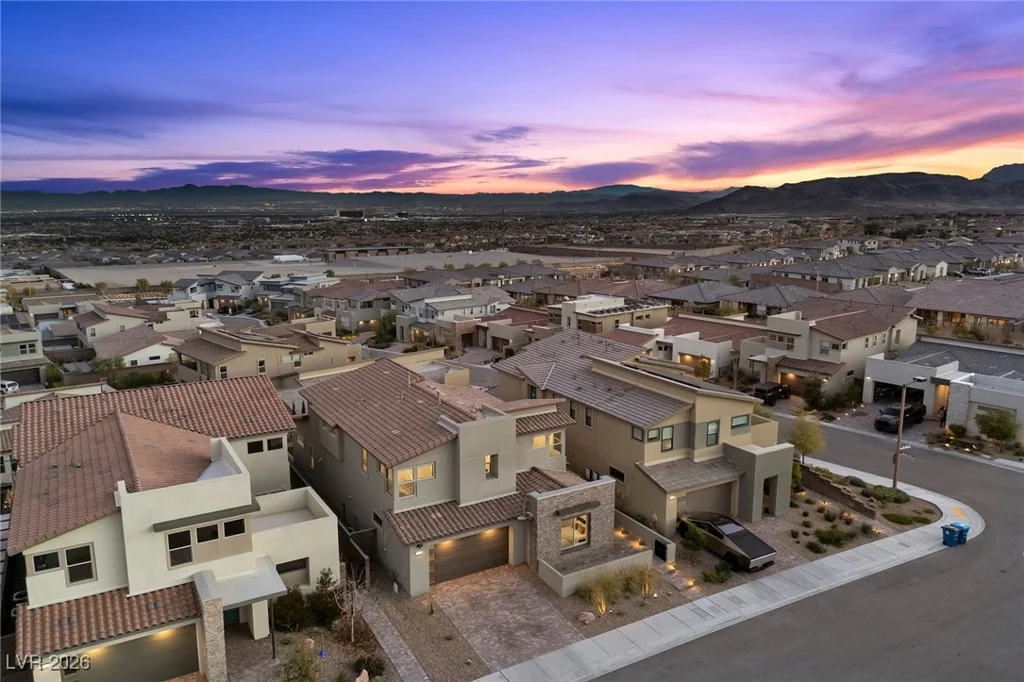 400 Crown Mesa, Las Vegas, NV 89138