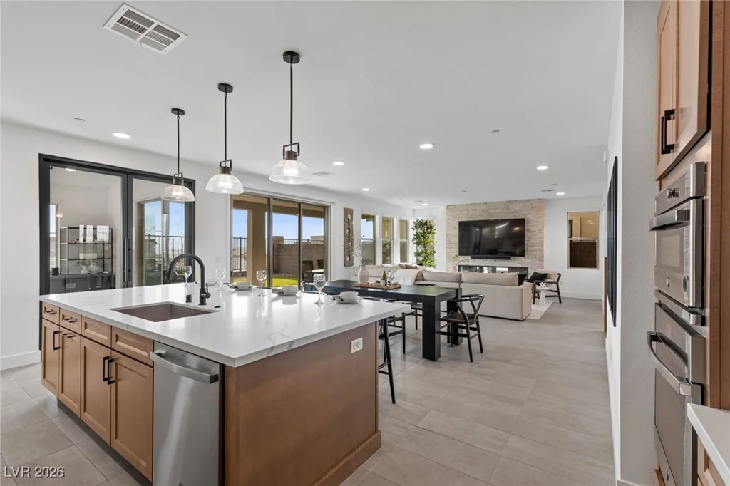 400 Crown Mesa, Las Vegas, NV 89138