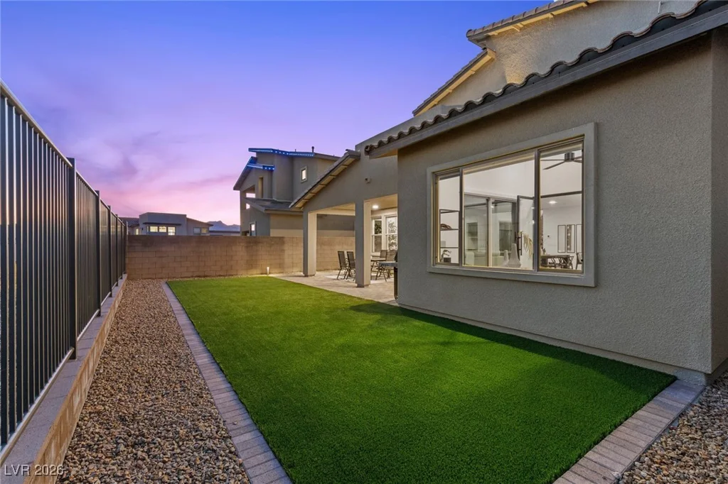 400 Crown Mesa, Las Vegas, NV 89138