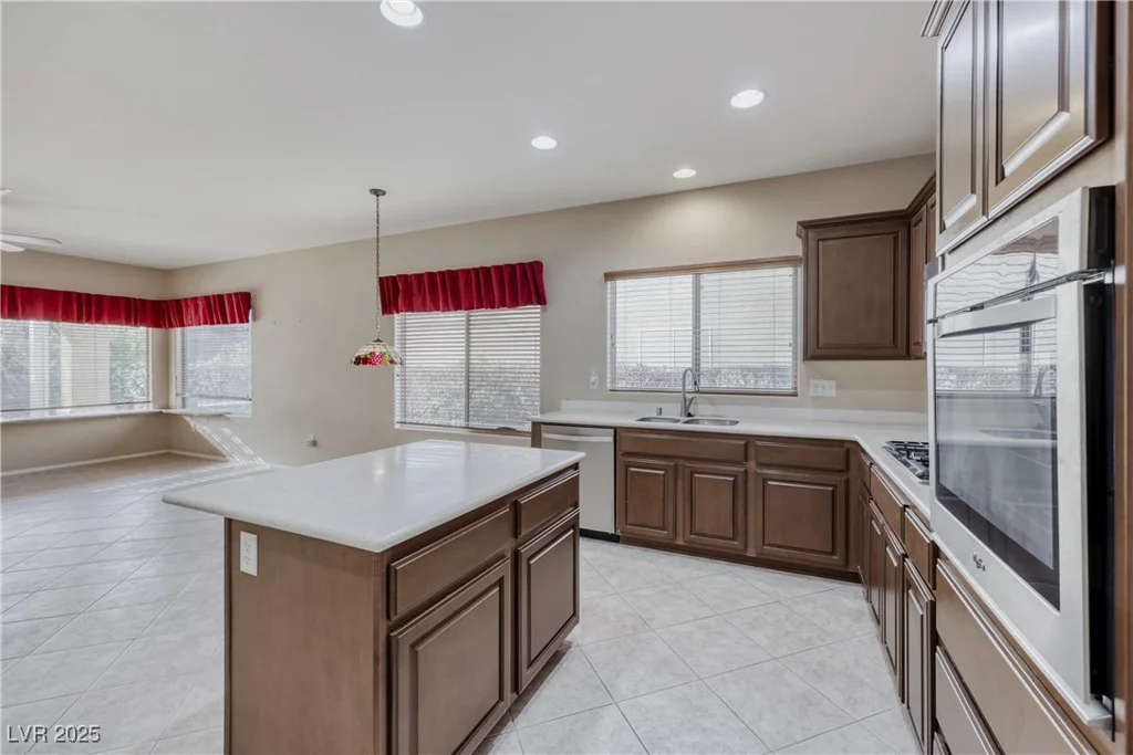 2585 Forest City, Henderson, NV 89052