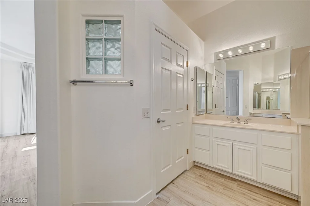 10725 Mission Lakes, Las Vegas, NV 89134