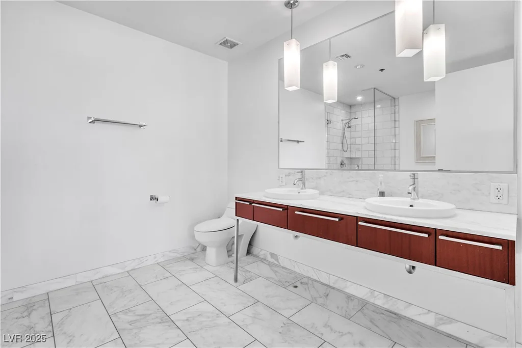 4471 Dean Martin, Las Vegas, NV 89103