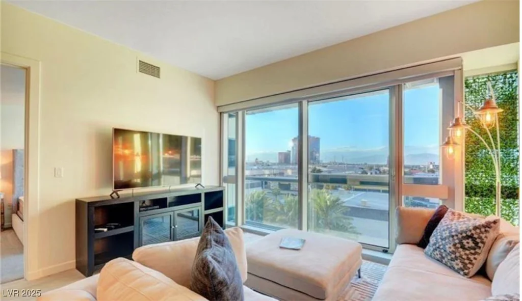 4471 Dean Martin, Las Vegas, NV 89103