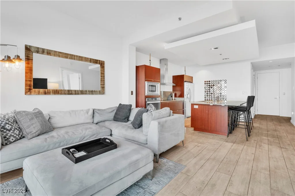 4471 Dean Martin, Las Vegas, NV 89103