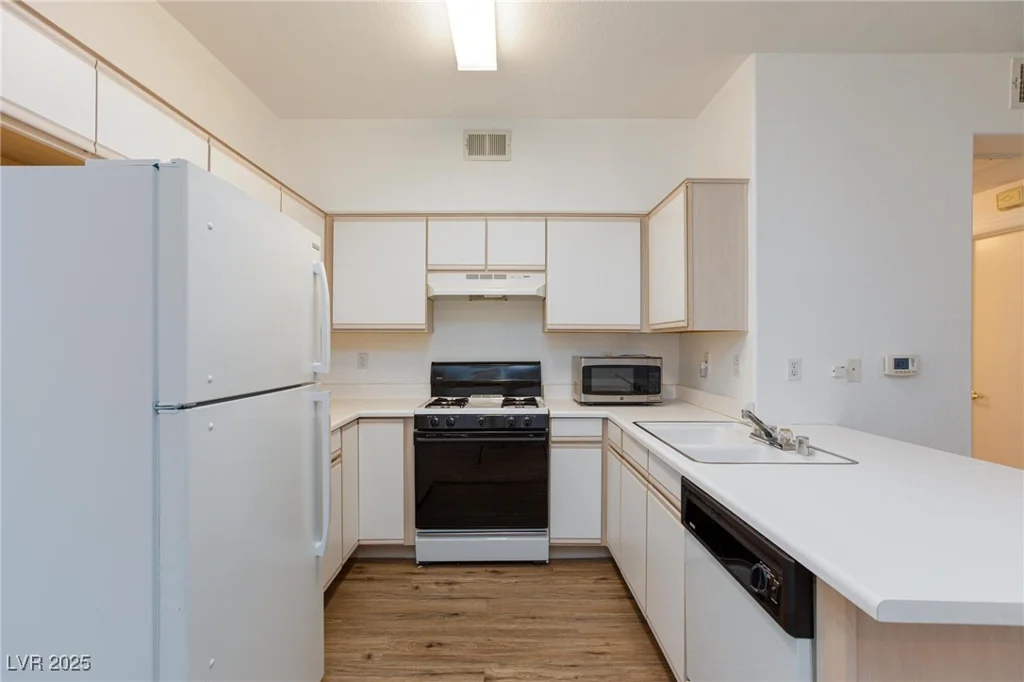 5751 Hacienda, Las Vegas, NV 89122