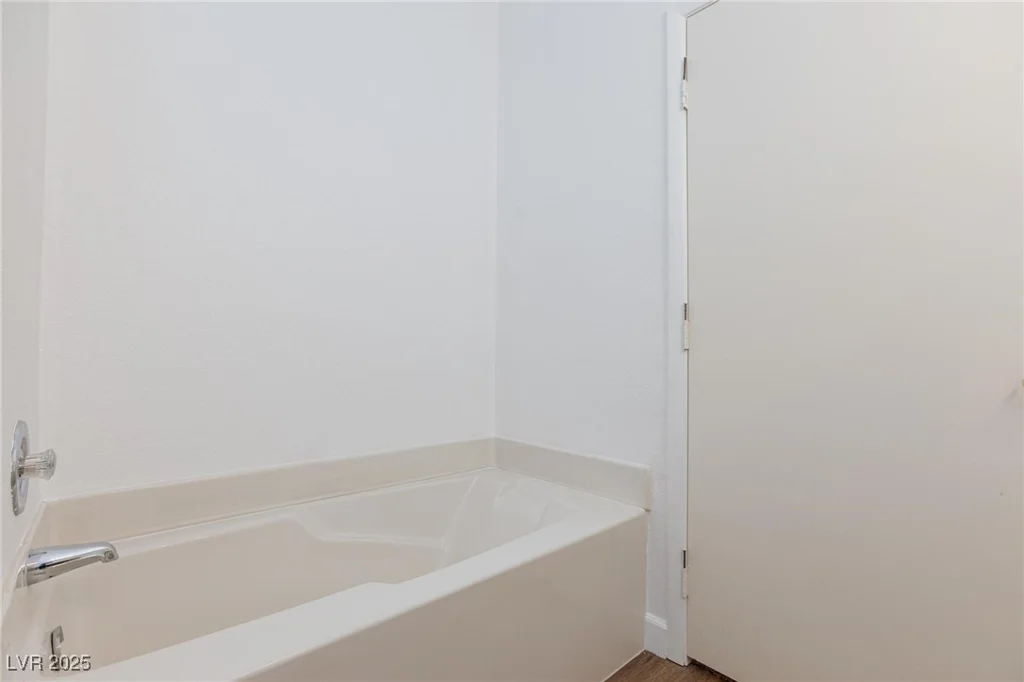 5751 Hacienda, Las Vegas, NV 89122