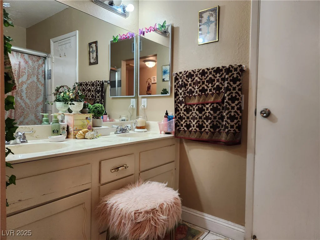 6373 Washington, Las Vegas, NV 89107