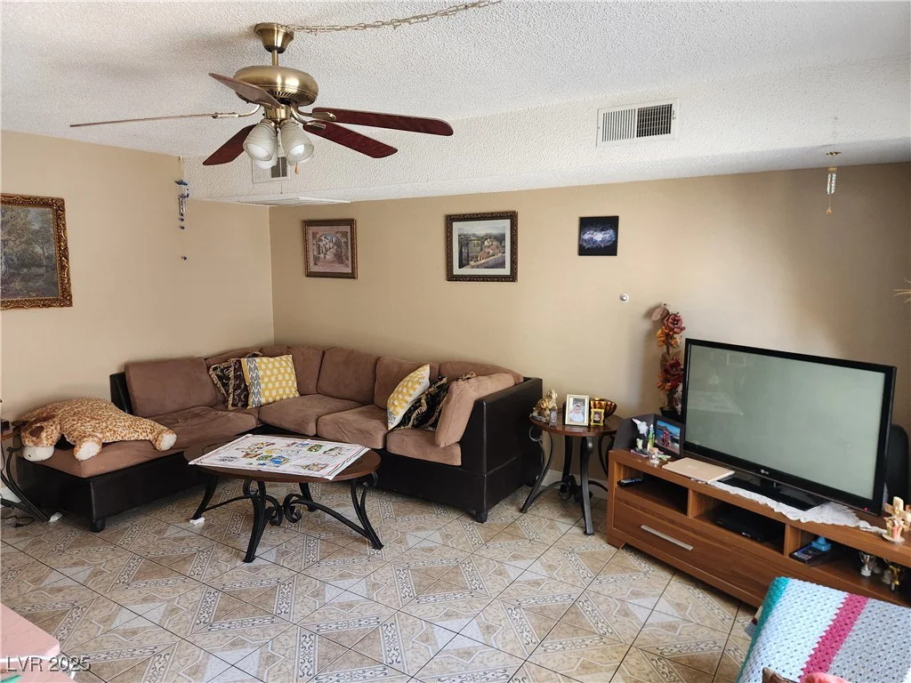 6373 Washington, Las Vegas, NV 89107