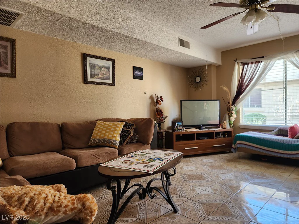 6373 Washington, Las Vegas, NV 89107