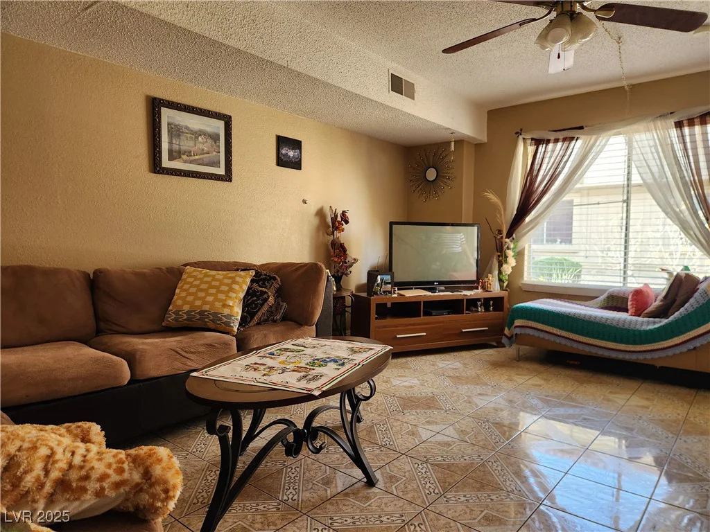 6373 Washington, Las Vegas, NV 89107