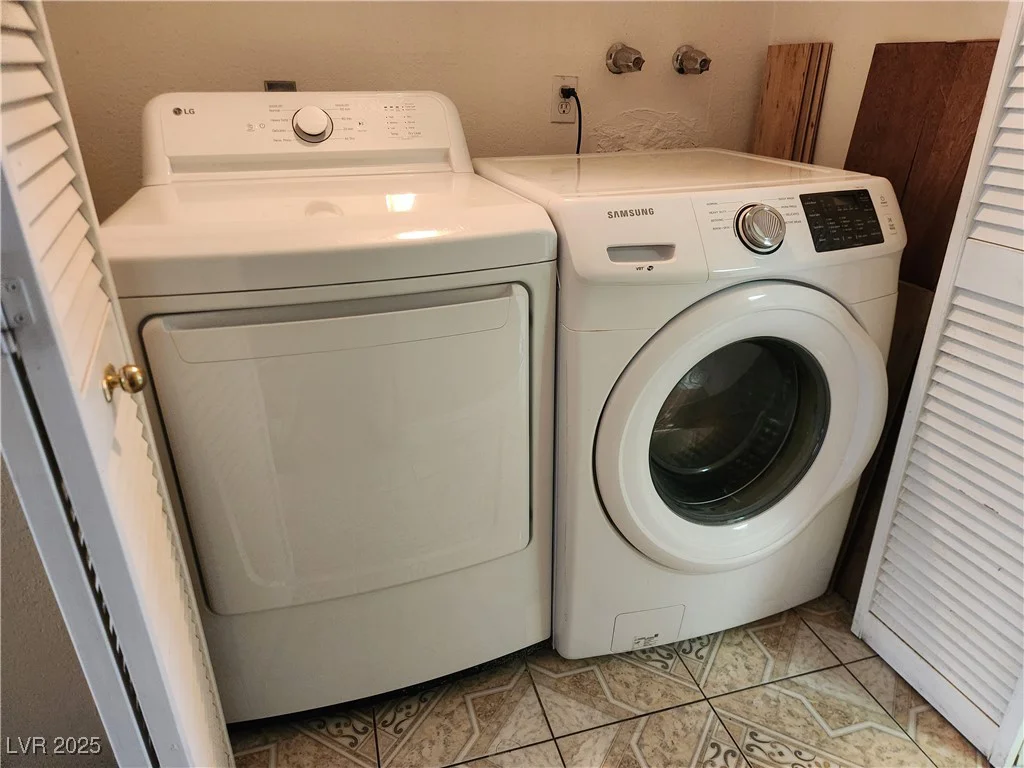 6373 Washington, Las Vegas, NV 89107