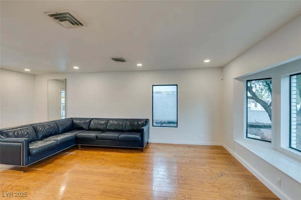 2875 Rosanna, Las Vegas, NV 89117