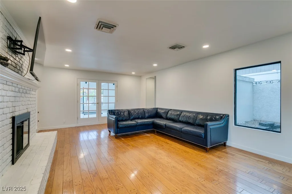2875 Rosanna, Las Vegas, NV 89117