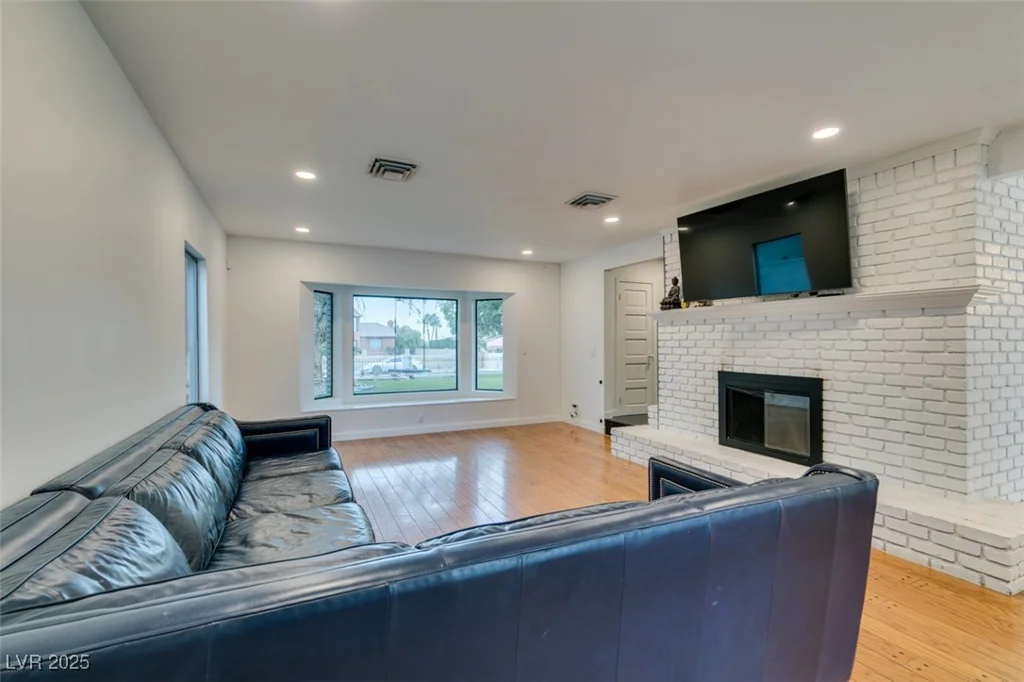 2875 Rosanna, Las Vegas, NV 89117