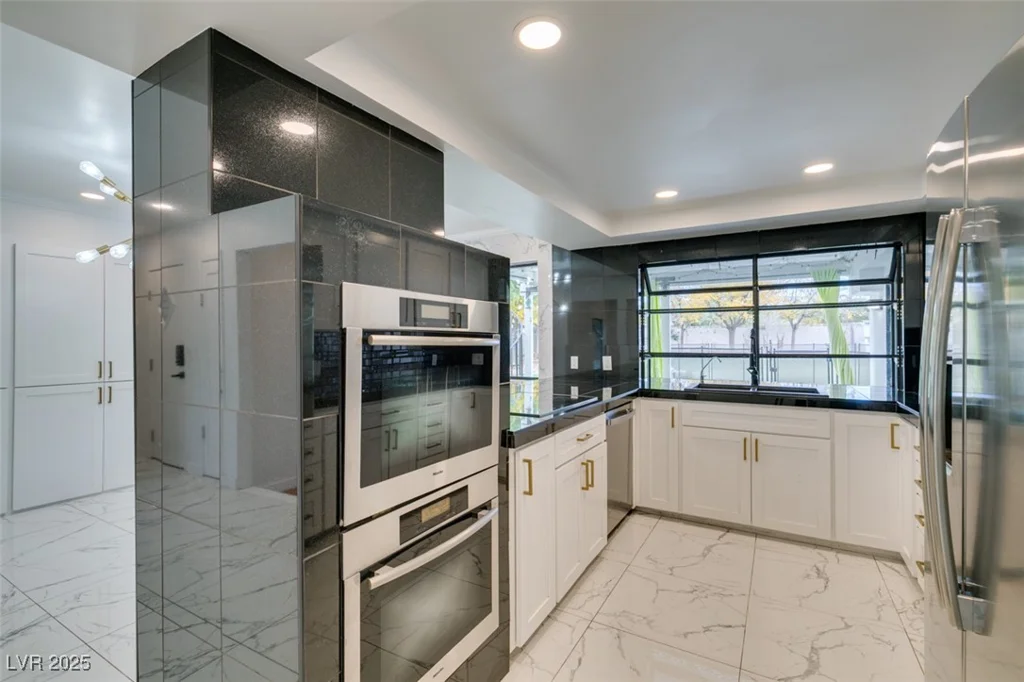 2875 Rosanna, Las Vegas, NV 89117