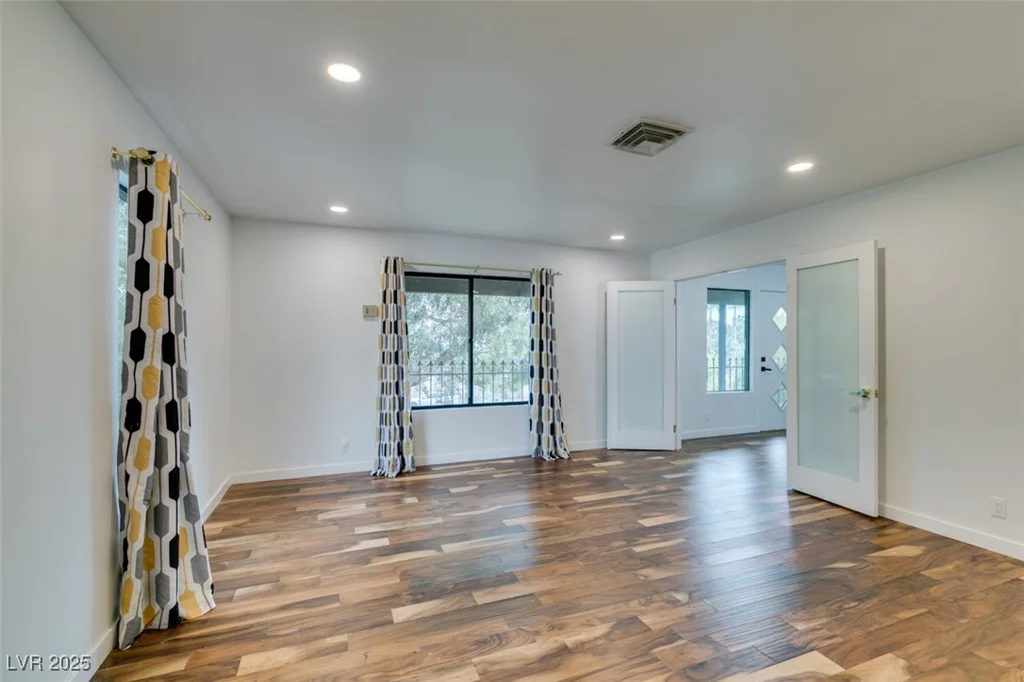 2875 Rosanna, Las Vegas, NV 89117
